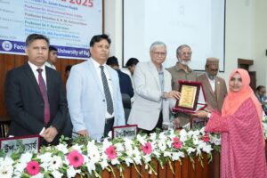 রাবি বিজ্ঞান অনুষদের ডীনস্ এ্যাওয়ার্ড পেলেন ৬ শিক্ষক ও ৩০ শিক্ষার্থী