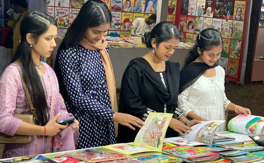 অমর একুশে বইমেলার তৃতীয় দিনে বই এসেছে ৩৮টি