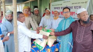 ফুলবাড়ীয়ার মির্জাবাড়ী চাকুরীজীবী ফোরামের আয়োজনে শতাধিক পরিবারের মাঝে ঈদ সামগ্রী বিতরণ