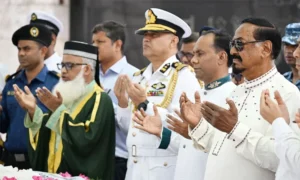 জাতীয় স্মৃতিসৌধে স্পিকার ও ডেপুটি স্পিকারের শ্রদ্ধা নিবেদন