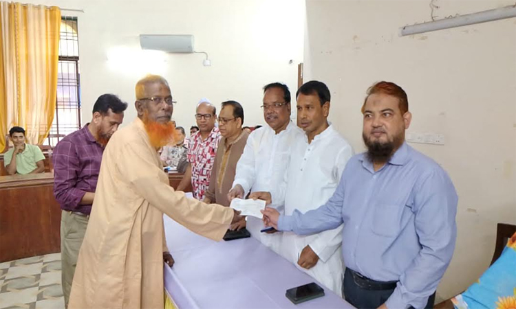 ঝিনাইদহে মসজিদ ও মন্দিরের উন্নয়নে আর্থিক সহায়তার চেক বিতরণ