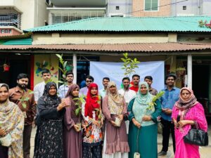 ধরিত্রী দিবসে শিক্ষার্থীদের মাঝে ‘প্রফুল্ল’র বৃক্ষ বিতরণ