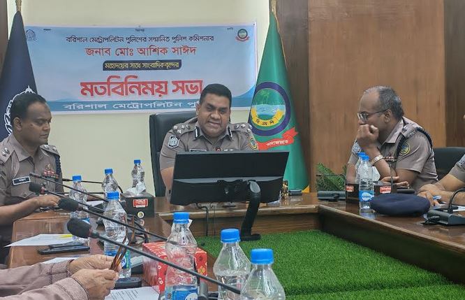 বরিশালে সাংবাদিকদের সঙ্গে বিএমপি কমিশনারের মতবিনিময়