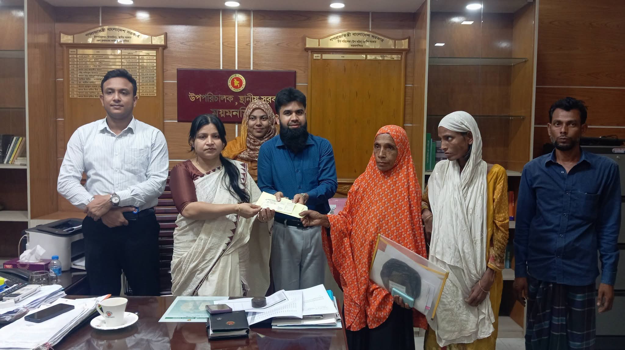 কুমিরের আক্রমণে নিহত শিশুর পরিবারকে ময়মনসিংহ প্রশাসনের সহায়তা