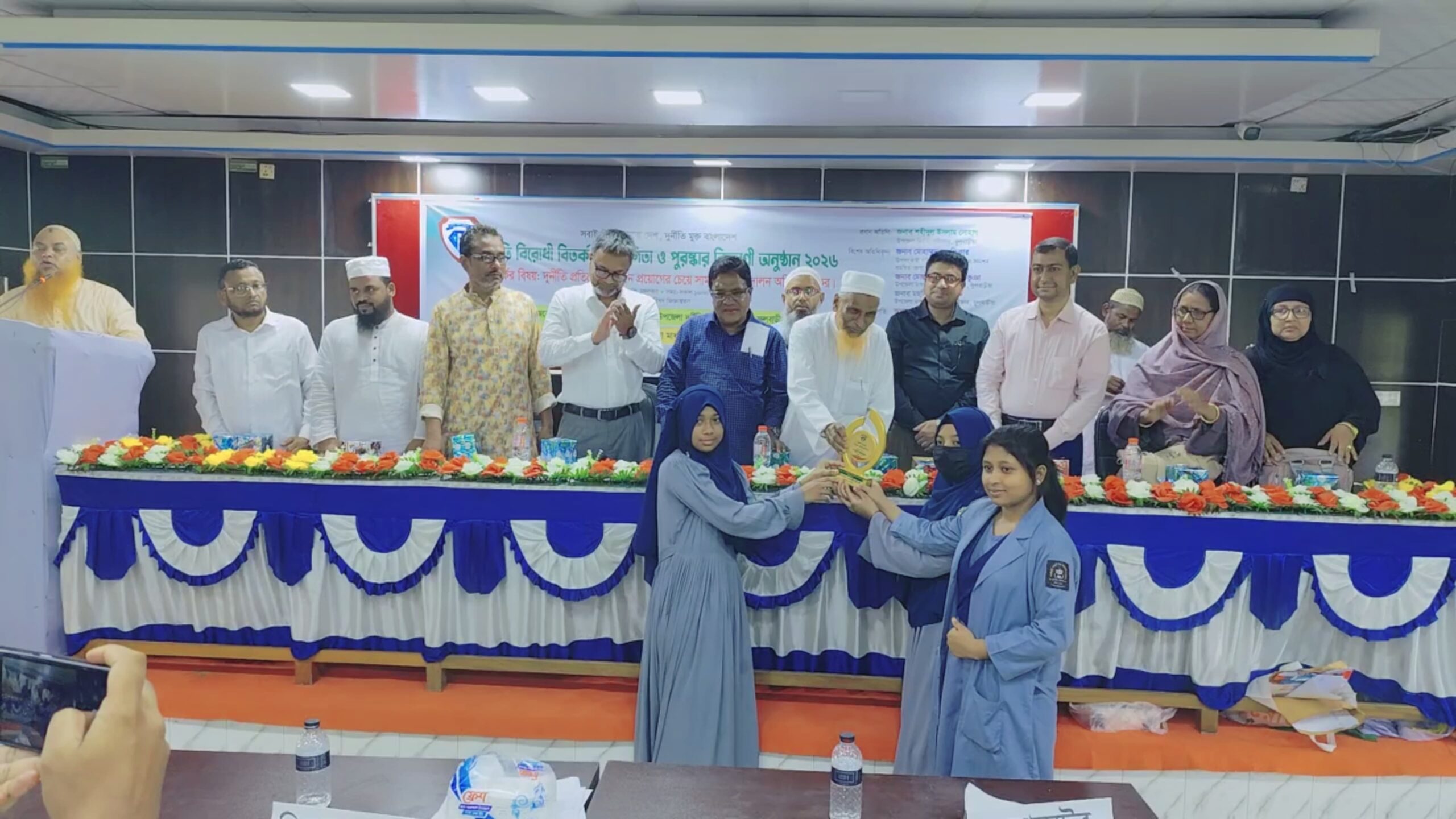 ফুলবাড়ীয়ায় দুর্নীতি বিরোধী বিতর্ক প্রতিযোগিতা ও পুরস্কার বিতরণ