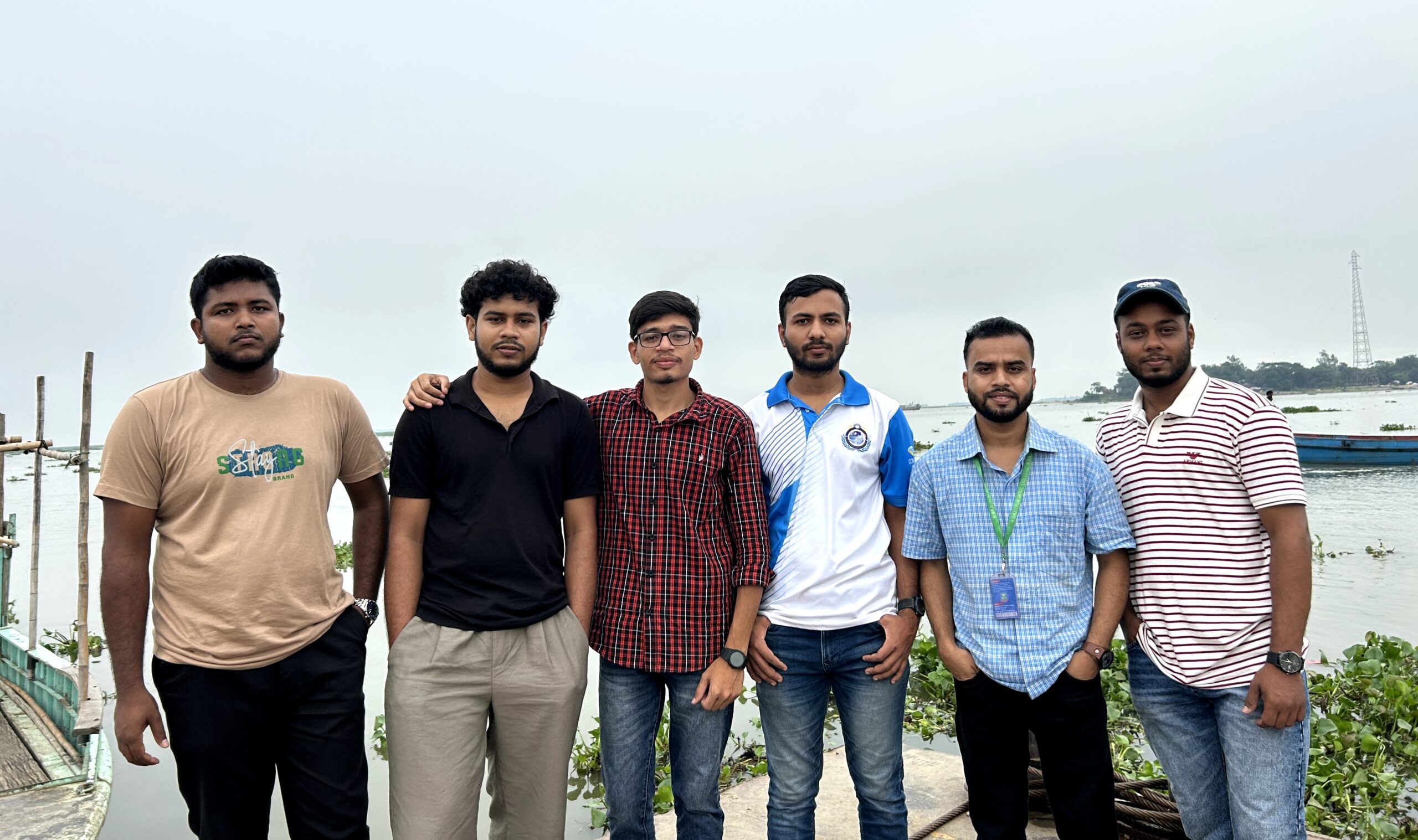 হঠাৎ বৃষ্টির দিনে বন্ধুদের সাথে হাওর বিলাস