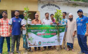 পরিবেশ দিবসে জাগ্রত আছিম গ্রন্থাগারের বৃক্ষরোপণ