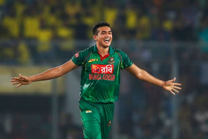 প্রথম বলে উইকেট নিয়ে রেকর্ড বইয়ে তাসকিন