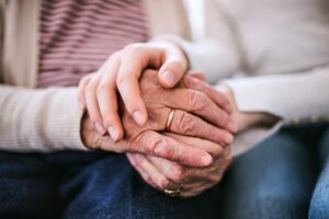 পিতা ও মাতার ভরণ-পোষণ নিশ্চিত করতে কঠোর আইন রয়েছে দেশে