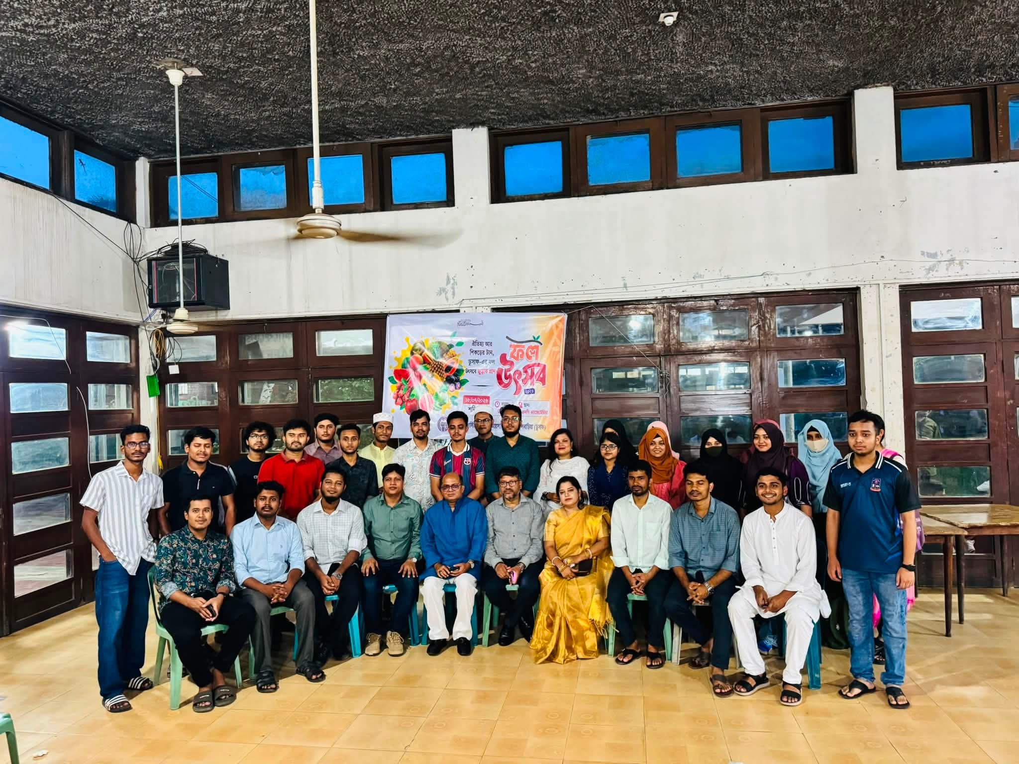 ঢাবিতে ফুলবাড়িয়া উপজেলার শিক্ষার্থীদের ফল উৎসব অনুষ্ঠিত