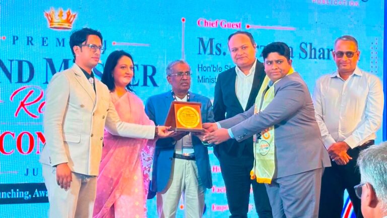 আলাউদ্দিন আদরের হাতে কমিউনিটি ইম্প্যাক্ট কন্ট্রিবিউশন অ্যাওয়ার্ড