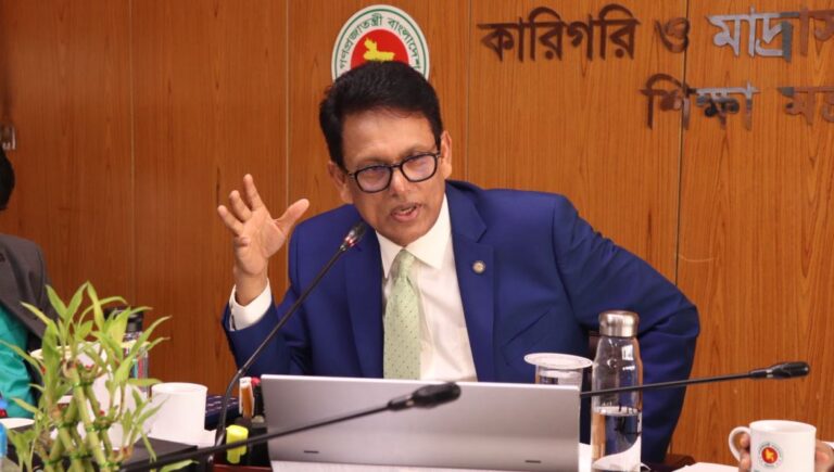 শিক্ষামন্ত্রীর হস্তক্ষেপে এইচএসসি পরীক্ষার সুযোগ পেলেন নাটোর ও বগুড়ার ৯ শিক্ষার্থী, অভিযুক্ত গ্রেপ্তার