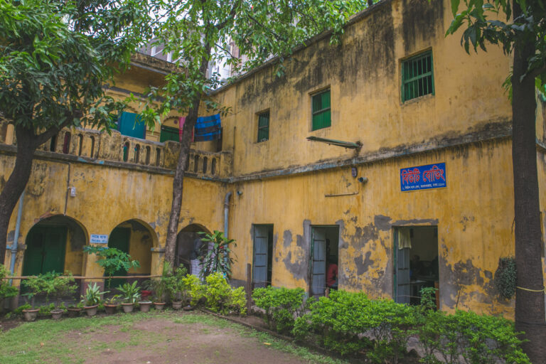 পুরান ঢাকার বিউটি বোর্ডিং, ইতিহাসের এক জীবন্ত যাদুঘর