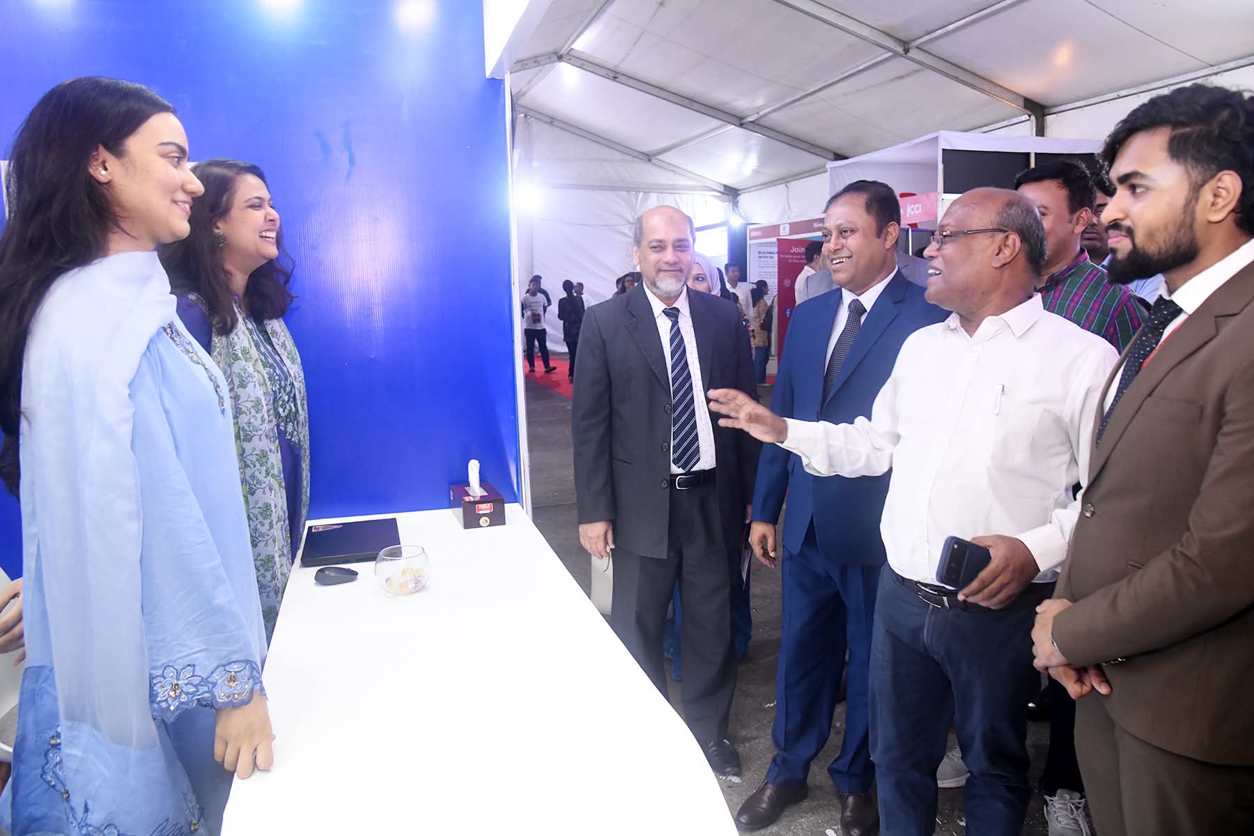 ঢাবিতে ভিওবি জব ফেয়ার শুরু, অংশ নিয়েছে দেশের শীর্ষস্থানীয় সব প্রতিষ্ঠান