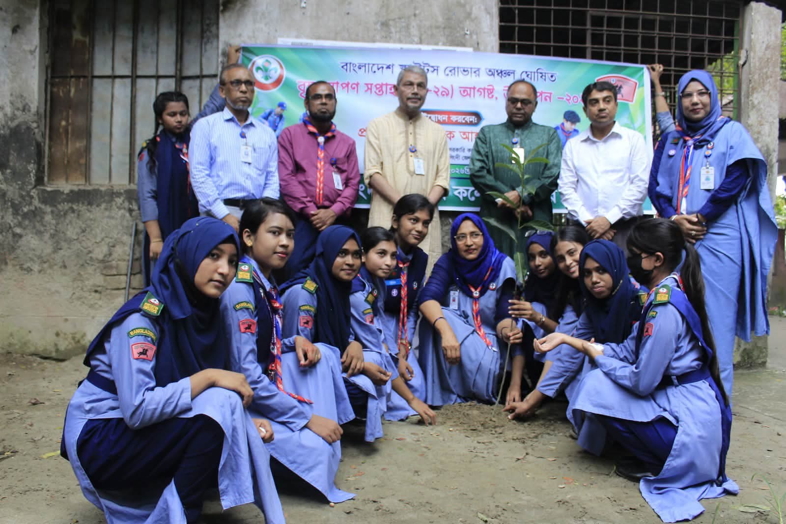 নরসিংদী সরকারি কলেজে রোভার স্কাউট গ্রুপের বৃক্ষরোপণ উৎসব