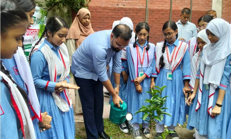 প্রত্যেক শিক্ষার্থীকে একটি করে গাছ লাগানোর আহ্বান আমিনুল হকের