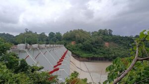 কাপ্তাই বাঁধের জলকপাট দিয়ে পানি ছাড়া হচ্ছে