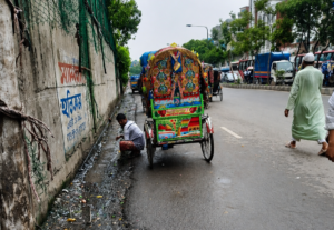 মালিটোলার রাস্তা: চলাচলের পথ নাকি অস্থায়ী শৌচাগার?