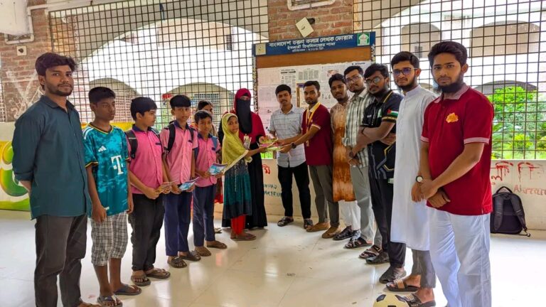 ইবিতে সুবিধাবঞ্চিত শিশুদের শিক্ষা উপকরণ দিল তরুণ কলাম লেখক ফোরাম