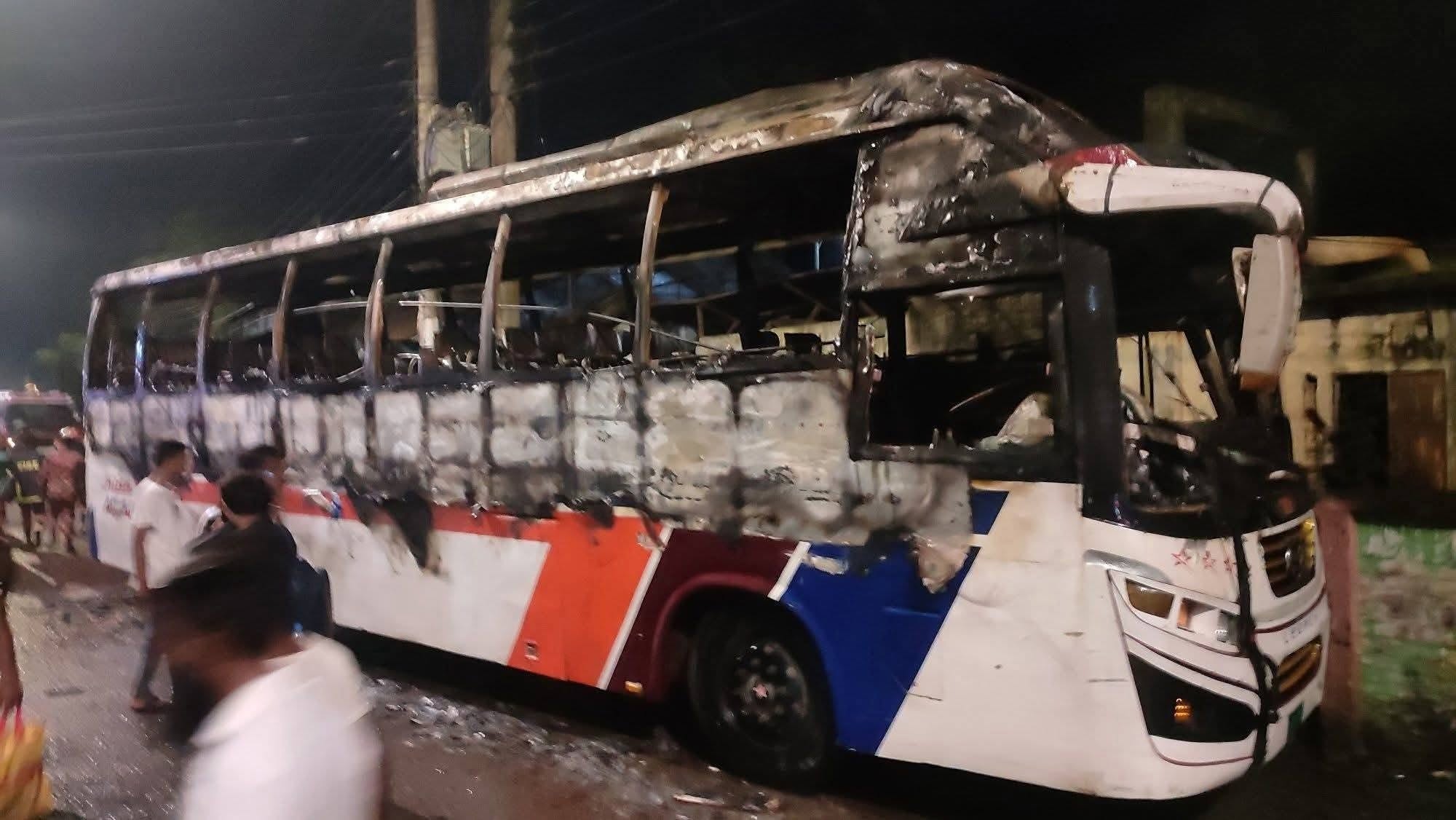 ময়মনসিংহের মাসকান্দায় গভীর রাতে বাসে আগুন দিল দুর্বৃত্তরা