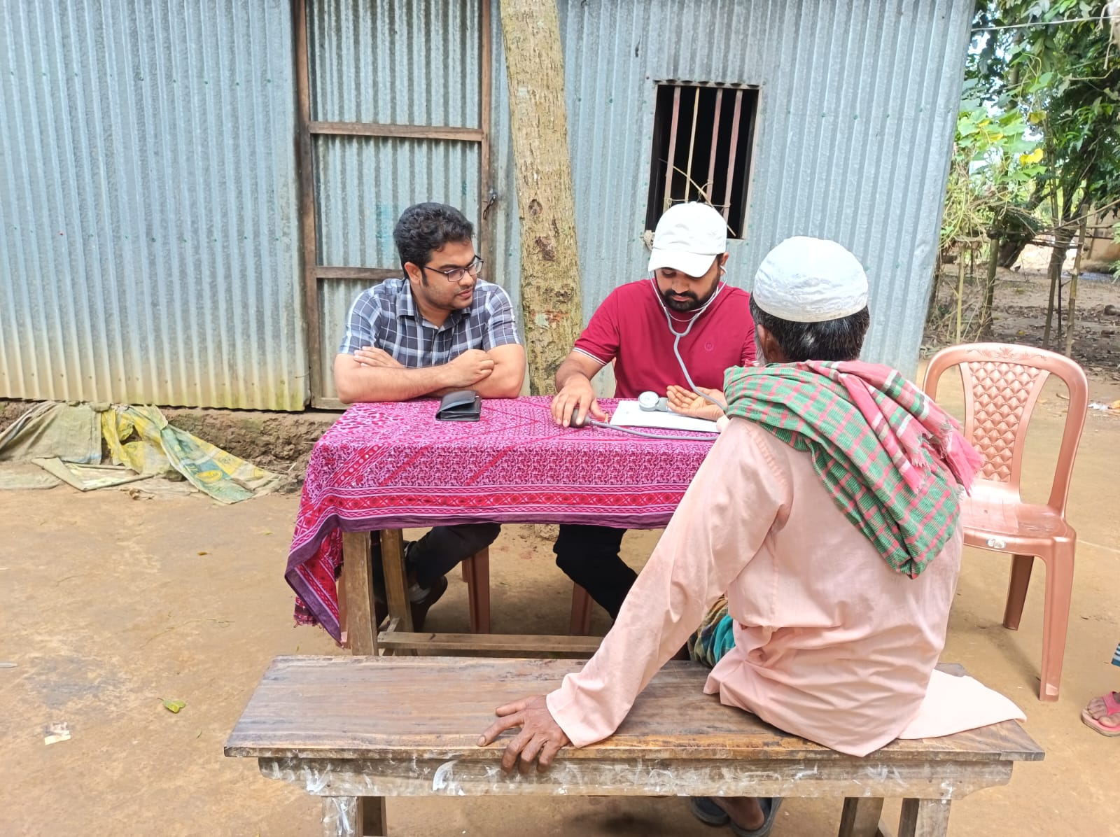 নালিতাবাড়ীর প্রত্যন্ত গ্রামে বিনামূল্যে চিকিৎসাসেবা