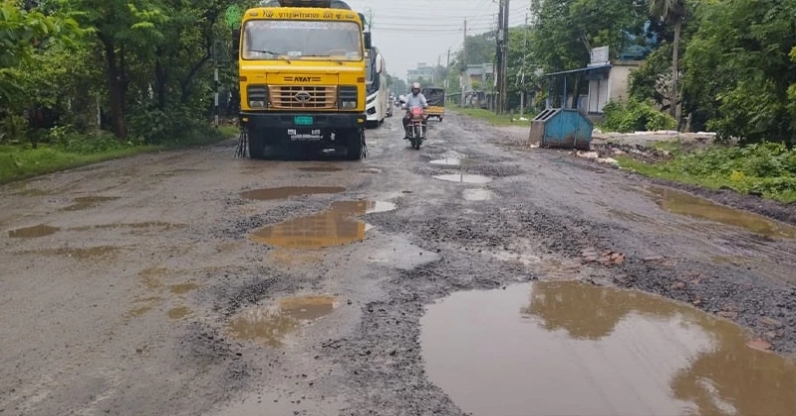 সড়কে শৃঙ্খলার সংকট, লালমনিরহাটে বাড়ছে দুর্ঘটনা-প্রাণহানি