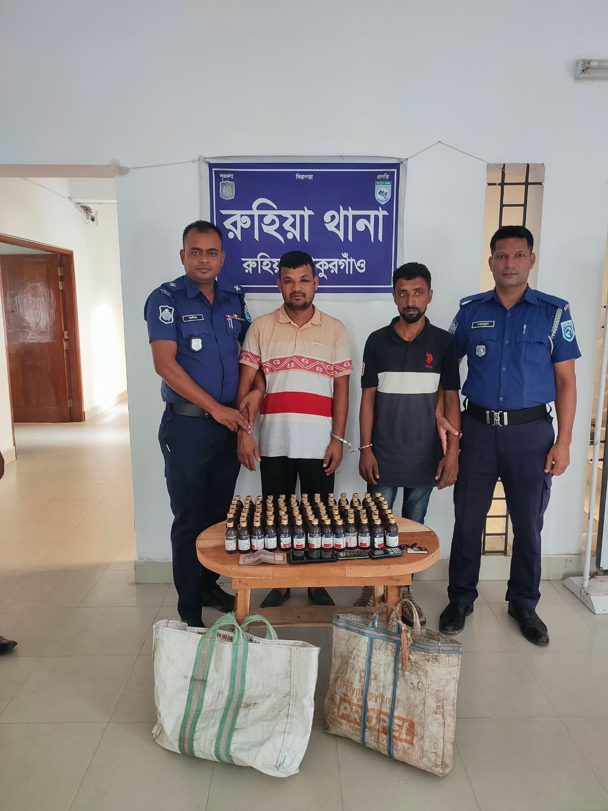 ঠাকুরগাঁওয়ে পুলিশ ও র‌্যাবের যৌথ অভিযান: মাদক-মোটরসাইকেলসহ গ্রেফতার ৫