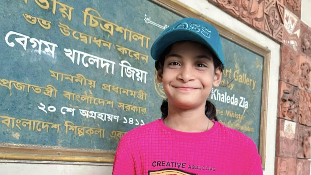 আন্তর্জাতিক চিত্রাঙ্কন প্রতিযোগিতায় বাংলাদেশের শিশুশিল্পী সারাহর সাফল্য