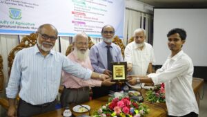 দেশের খাদ্য ও পুষ্টি নিরাপত্তায় কৃষি গ্র্যাজুয়েটদের ভূমিকা রয়েছে: বাকৃবি উপাচার্য