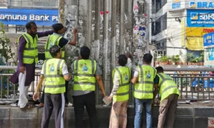 মেট্রোরেল পিলারের পোস্টার ও লিফলেট ৭২ ঘণ্টায় অপসারণ সম্পন্ন