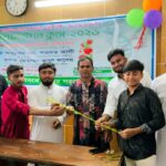 ভাওয়াল বদরে আলম কলেজে নবীন শিক্ষার্থীদের ফুল দিয়ে বরণ
