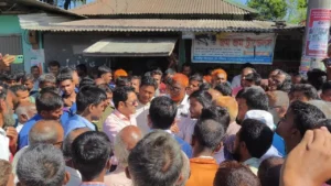 সারের দাবিতে লালমনিরহাটে মহাসড়ক অবরোধ, ডিলারের সিন্ডিকেটের বিরুদ্ধে ক্ষোভ