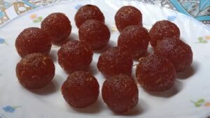 ঘরেই তৈরি করুন কাঁচা পেঁপের নাড়ু