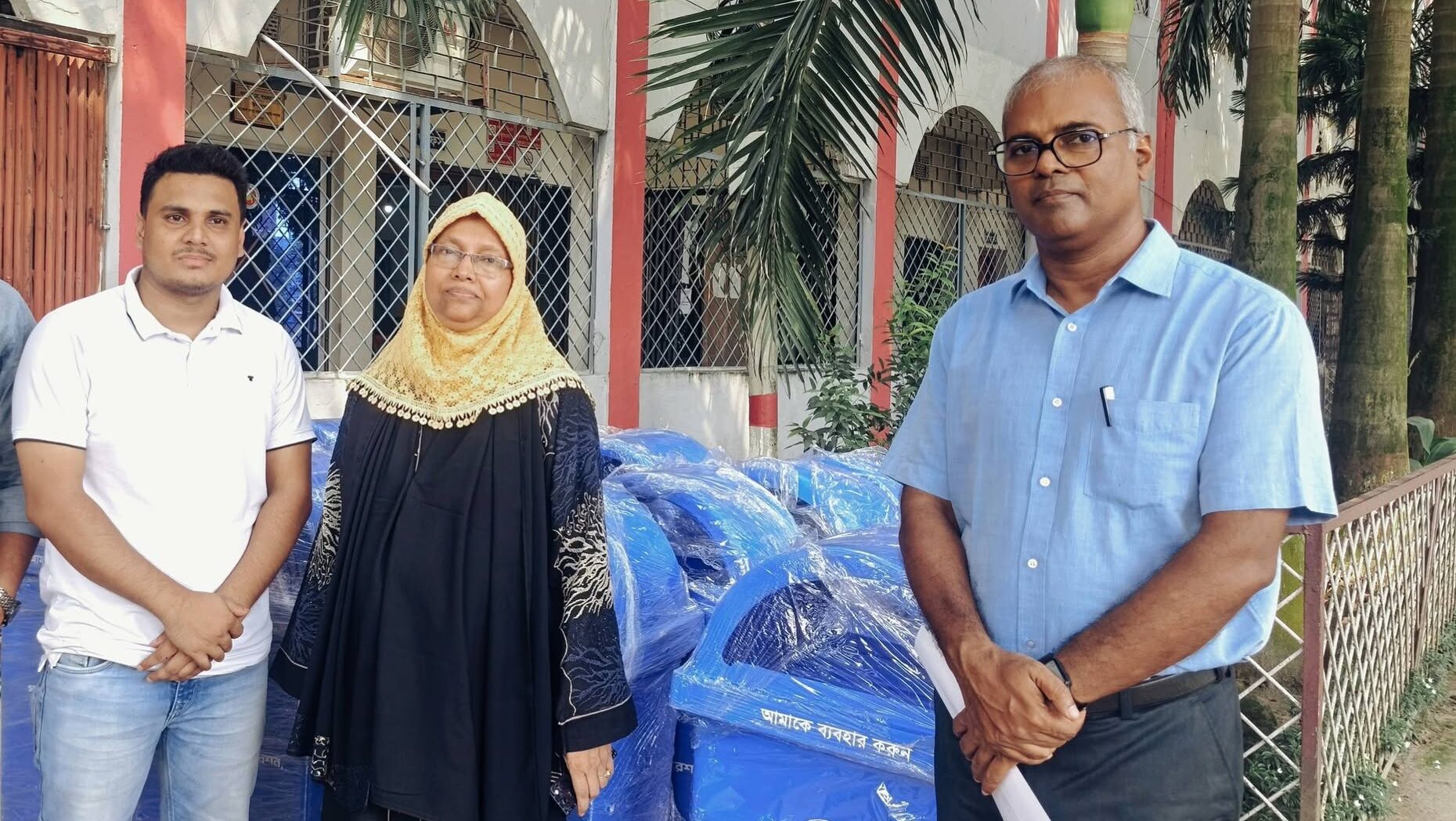 ভাওয়াল বদরে আলম কলেজে পরিচ্ছন্নতা নিশ্চিতে ২০টি ডাস্টবিন স্থাপন