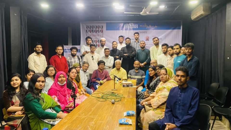 চট্টগ্রামে অগ্নিপ্রভাত বই নিয়ে অআকখ ও অক্ষরবৃত্তের পাঠচক্র