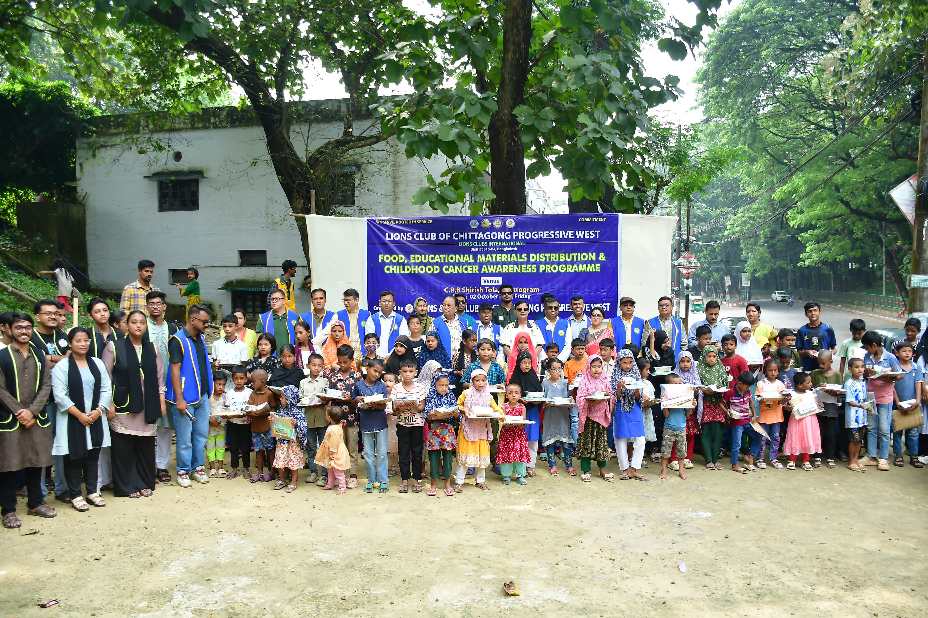 লায়ন্স ক্লাব অব চিটাগং প্রগ্রেসিভ ওয়েস্ট এর পথশিশুদের মাঝে খাদ্য-শিক্ষা সামগ্রী বিতরণ