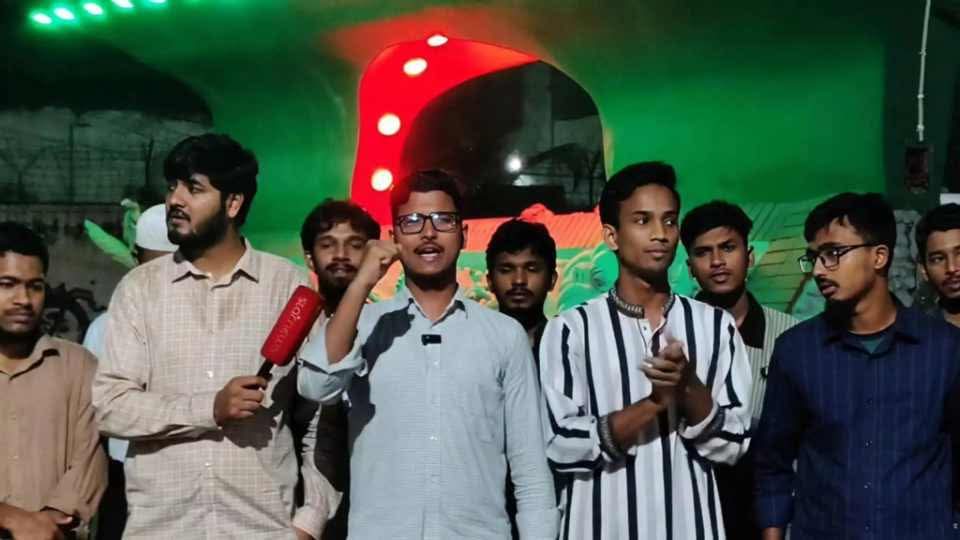 প্রশ্নফাঁসের অভিযোগে নিয়োগ পরীক্ষা বাতিলের প্রতিবাদে জবিতে জকসুর বিক্ষোভ