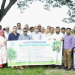 বাকৃবিতে পরিবেশ রক্ষায় নিম ও তালগাছের চারা রোপণ