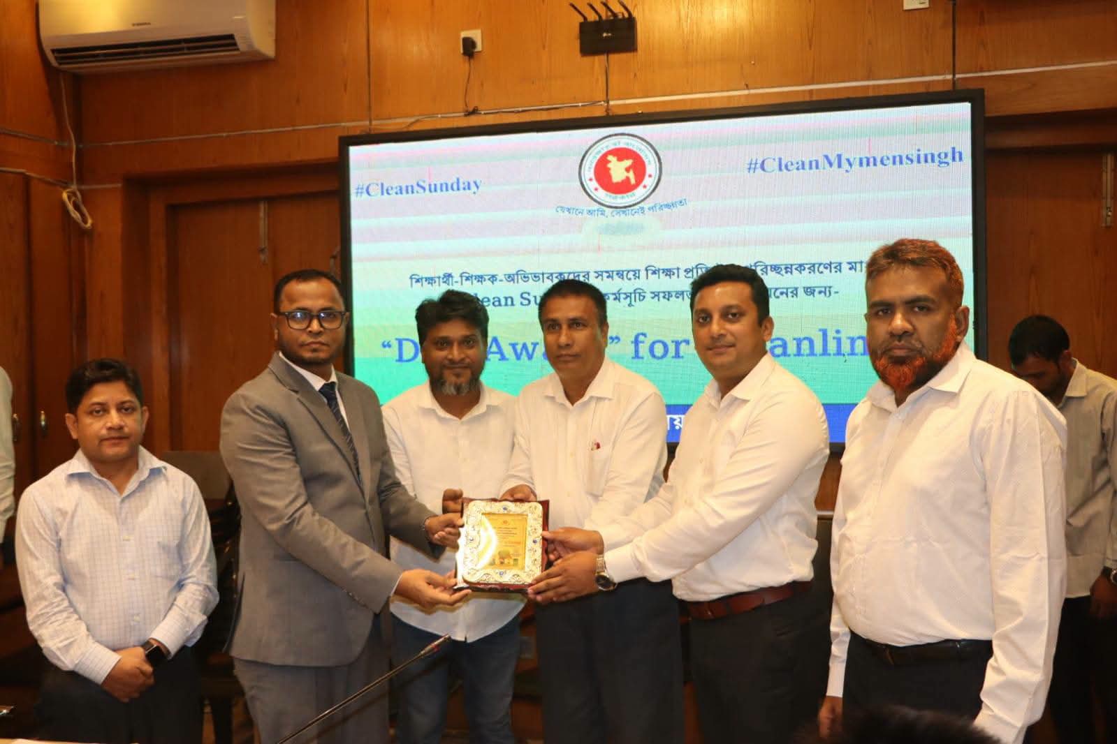 ফুলবাড়ীয়ায় ক্লিন সানডে কার্যক্রমে সেরা জনতা উচ্চ বিদ্যালয়