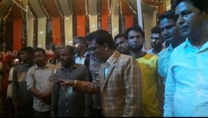 পূজামণ্ডপ পরিদর্শন করে মির্জা ফয়সালের পক্ষে ভোট চাইলেন জনি পারভেজ