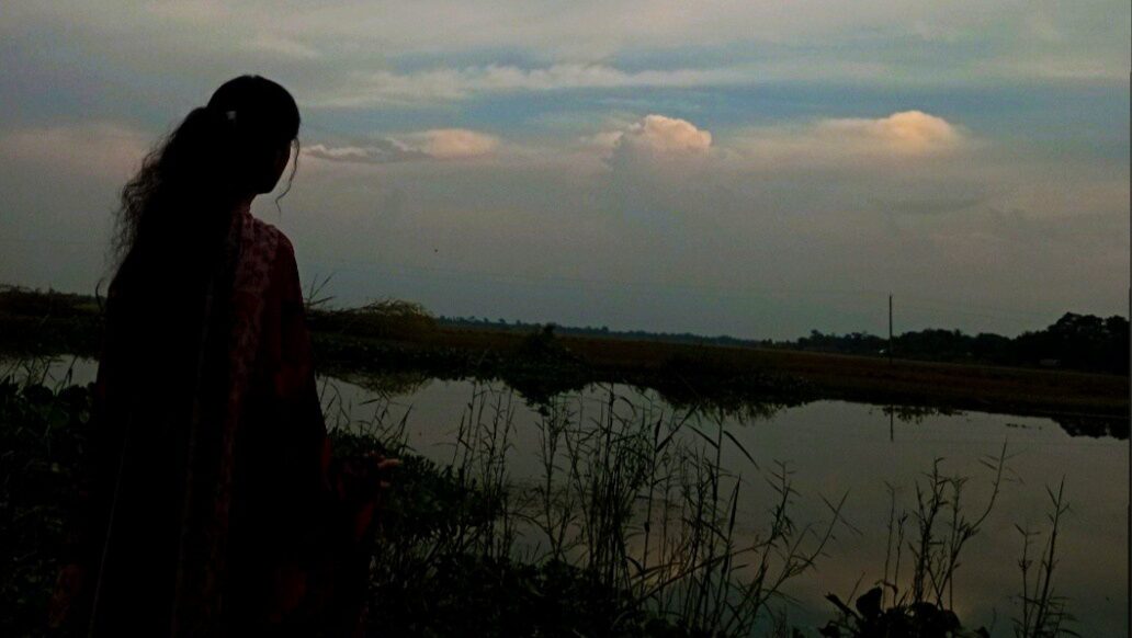 স্মৃতির সম্মুখে দাঁড়িয়ে