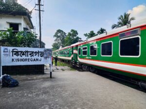 কিশোরগঞ্জ এক্সপ্রেসের বেহাল দশা, চরম যাত্রীভোগান্তি ও কর্তৃপক্ষের দায়
