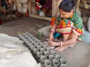 ঐতিহ্য হারাচ্ছে তালেশ্বরের কুমারপাড়া, বাপ দাদার পেশা ছাড়ছেন মৃৎশিল্পীরা
