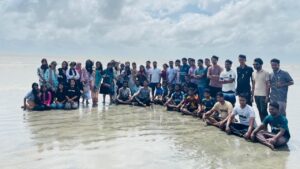 কুয়াকাটায় জলোচ্ছ্বাস আর বন্ধুত্বের মেলবন্ধনে মুখর স্মৃতির পসরা