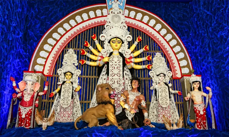 সারাদেশে পূজামণ্ডপগুলোতে নিরাপত্তা জোরদার, প্রতিমা বিসর্জনে নজরদারিতে ড্রোন ও হেলিকপ্টার