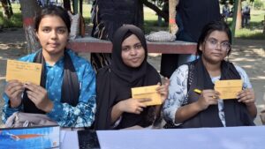 নতুন প্রজন্মের কাছে ঐতিহ্য ফেরাতে দিনব্যাপী চিঠি উৎসবের আয়োজন