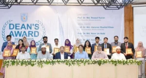 ডিন’স অ্যাওয়ার্ড পেলেন খুবির ২০ শিক্ষার্থী