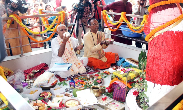 ষষ্ঠী পূজার মধ্য দিয়ে দুর্গোৎসব শুরু