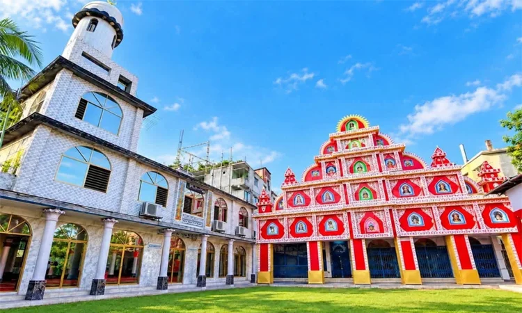 একই আঙিনায় মসজিদ-মন্দির, সম্প্রীতির সাক্ষী লালমনিরহাট
