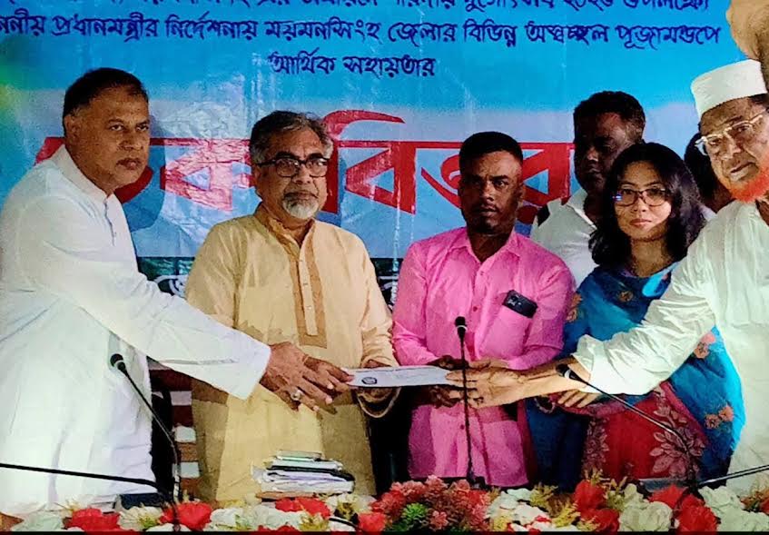 ময়মনসিংহে ২৫৭ পূজামণ্ডপে জেলা পরিষদের অনুদান